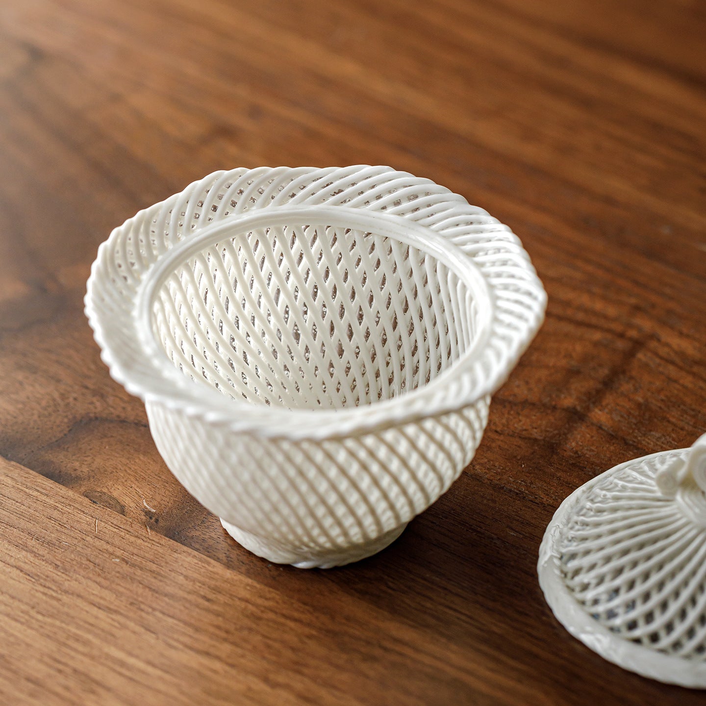 Hand-Woven White Porcelain Gaiwan | Jade Treasure Lamp Design | Ercai Ceramic Covered Bowl for Kung Fu Tea Ceremony