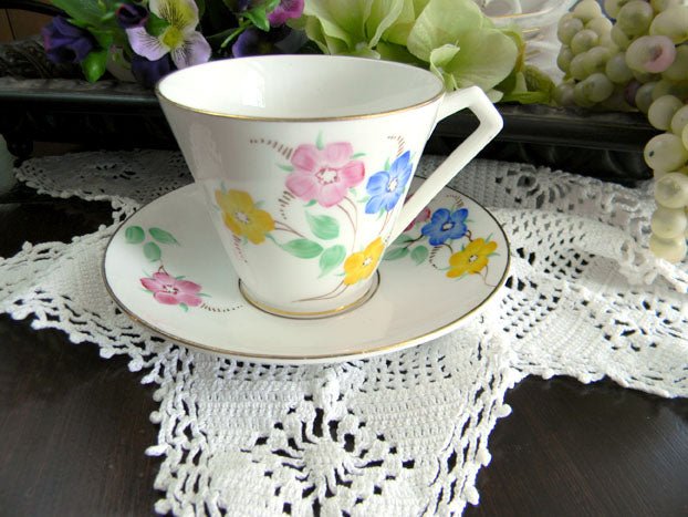 Phoenix China, Art Deco Teacup & Saucer, Hand Painted, Dainty Florals 7878